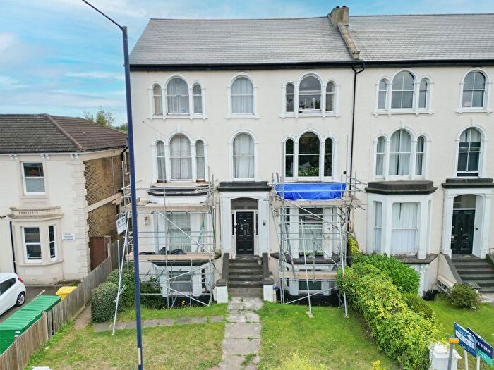 1 Bedroom Flat To Rent In Overcliffe, Gravesend, Kent, DA11