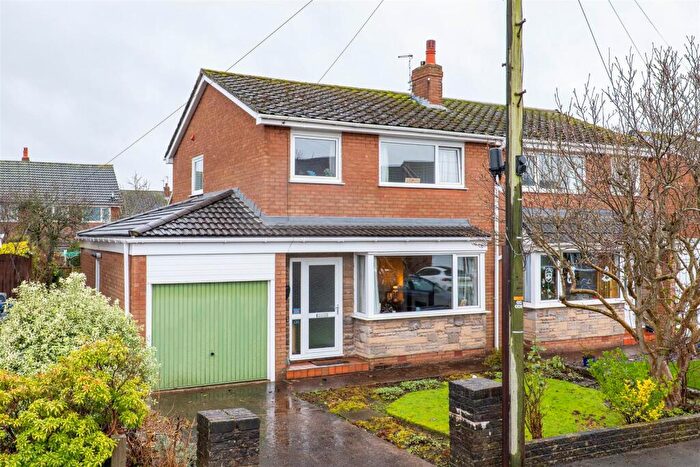 3 Bedroom Semi Detached House For Sale In Bristol Avenue, Farington, Leyland, PR25