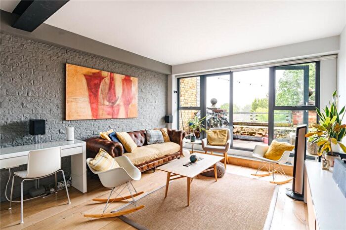 3 Bedroom Penthouse For Sale In Davenant Street, Whitechapel, London, E1