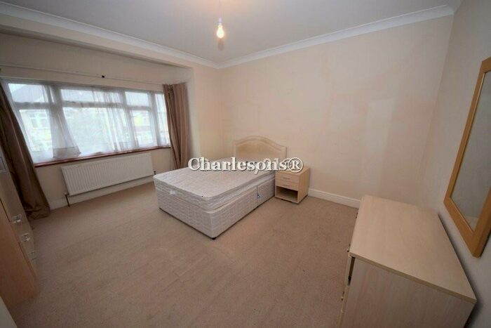 3 Bedroom Maisonette To Rent In Parham Drive, Gants Hill, IG2