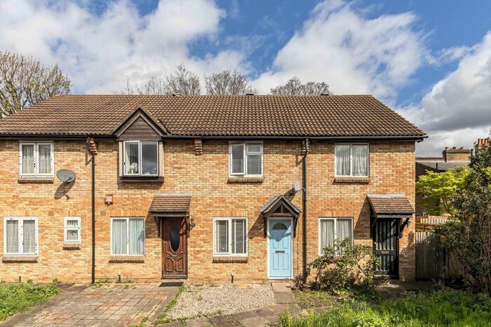 2 Bedroom Property To Rent In Sycamore Grove, London, SE6