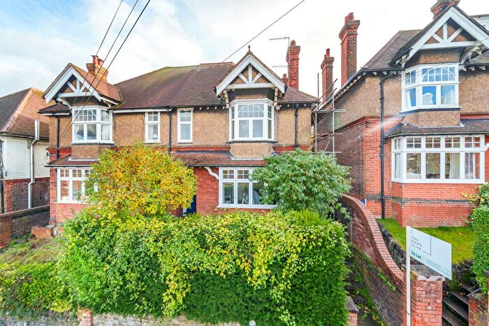 2 Bedroom Flat To Rent In Mareschal Road, Guildford, GU2