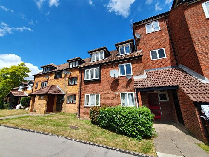 2 Bedroom Flat To Rent In Springwood Crescent, Edgware, Greater London, HA8