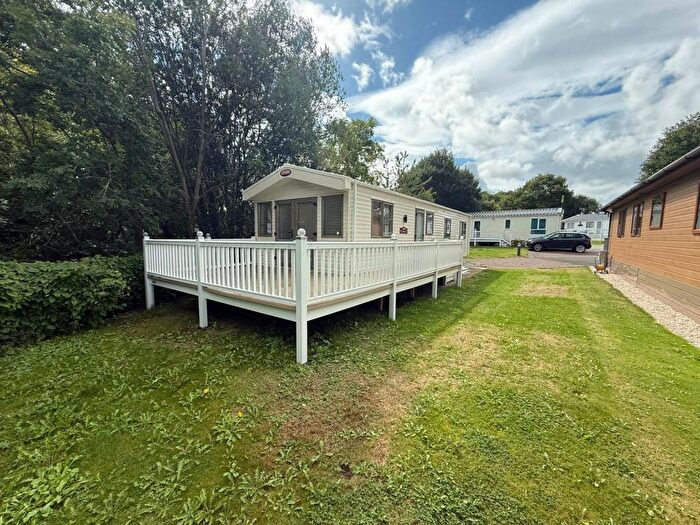 2 Bedroom Mobile/park Home For Sale In Penrefail Crossroads, Moelfre, Abergele, LL22