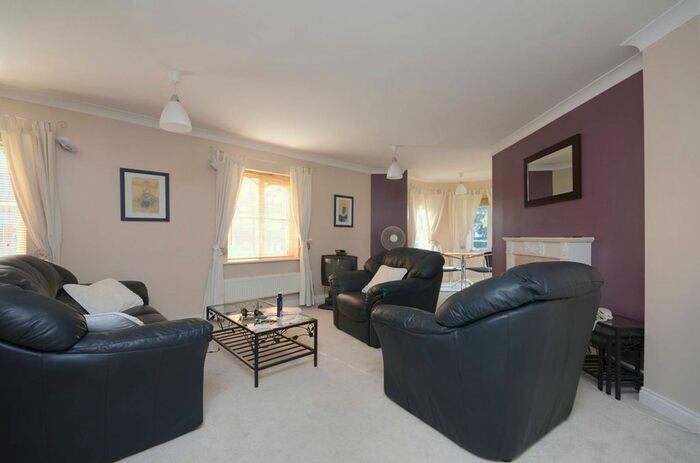 2 Bedroom Flat To Rent In Century Court, Woking, GU21