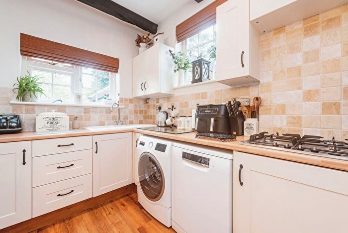 2 Bedroom Cottage For Sale In Church Lane, Thatcham, RG19
