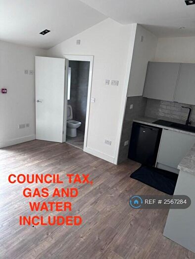 Studio To Rent In Parkview Road, Sheffield, S6