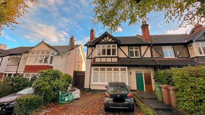 3 Bedroom Maisonette To Rent In Grosvenor Avenue, Carshalton Beeches, Surrey., SM5