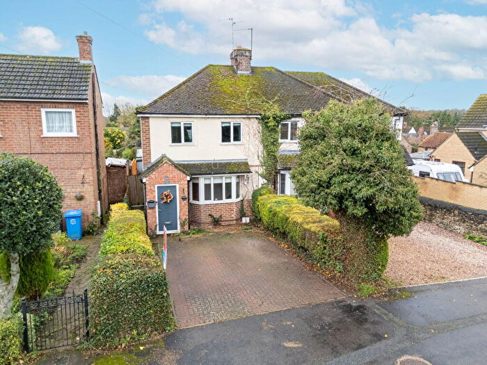 3 Bedroom Semi-Detached House For Sale In Queen Eleanor Road, Geddington, NN14