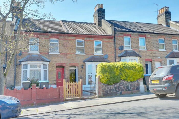 2 Bedroom Cottage To Rent In Chase Road, Southgate, N14