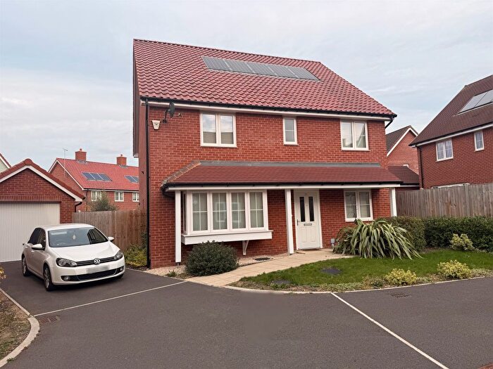 4 Bedroom Detached House For Sale In Carters Crescent, Rayleigh, SS6