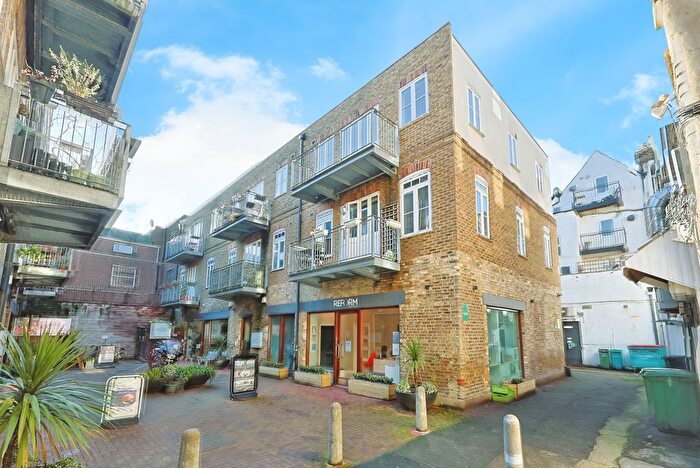 2 Bedroom Flat For Sale In Hildreth Street Mews, London, SW12
