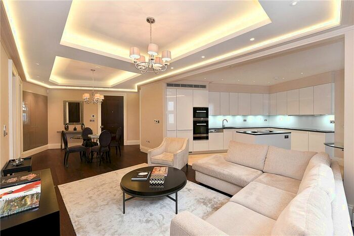 2 Bedroom Flat To Rent In Curzon Street, Mayfair, London, W1J