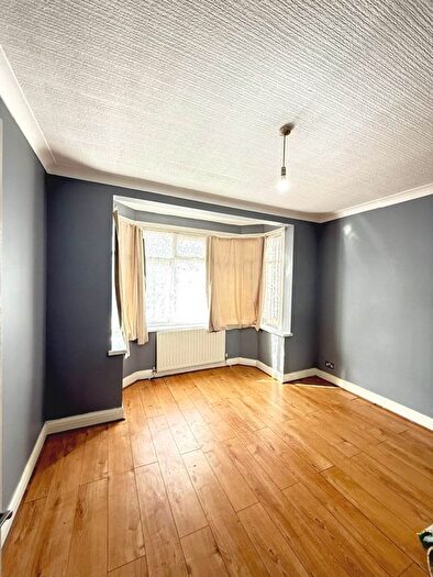 4 Bedroom Semi Detached House To Rent In Greenland Crescent, Southall, UB2