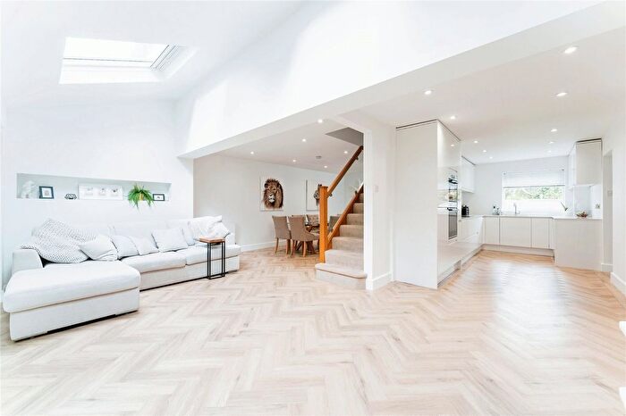 4 Bedroom Semi-Detached House For Sale In Abrahams Close, Landbeach, Cambridge, Cambridgeshire, CB25
