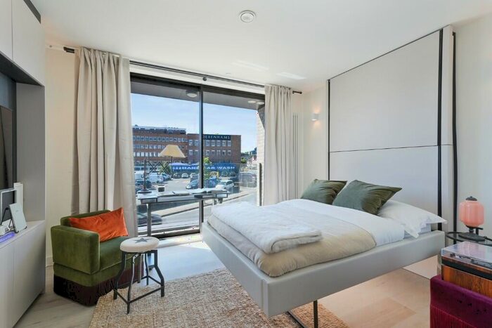 4 Bedroom Apartment To Rent In Southwark Street, London, SE1