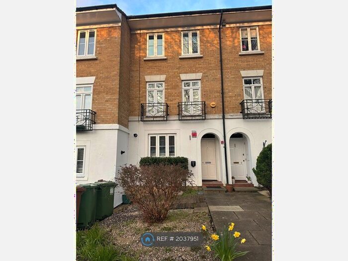 4 Bedroom Terraced House To Rent In Courtenay Avenue, Sutton, SM2