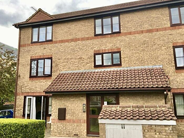 Studio To Rent In Dunnock Close, Borehamwood, WD6