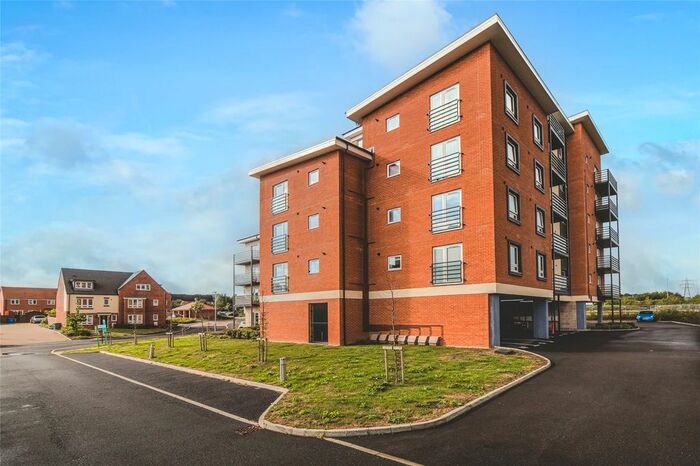 2 Bedroom Flat To Rent In Webster Close, Bracknell, Berkshire, RG12