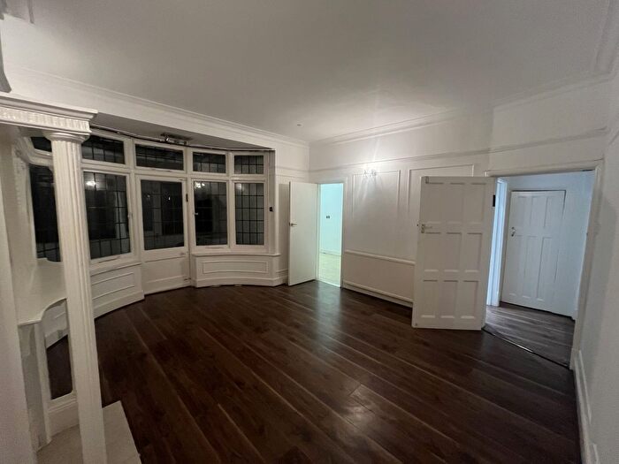 1 Bedroom Flat To Rent In Beverley Gardens, Golders Green, London, NW11