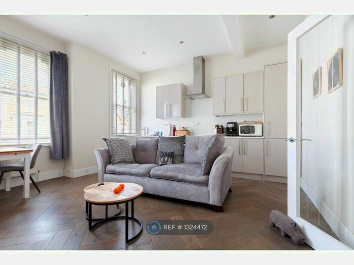 2 Bedroom Flat To Rent In Arlington Gardens, London, W4