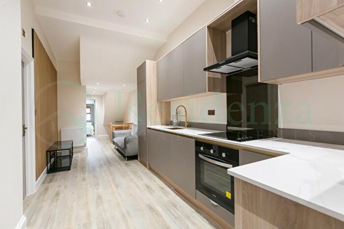 2 Bedroom Flat To Rent In Bedford Hill, London, SW12