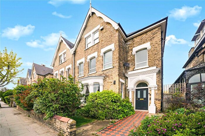 2 Bedroom Flat For Sale In Ribblesdale Road, London, N8