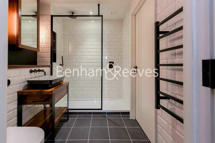 2 Bedroom Apartment To Rent In Emery Way, Wapping, E1W