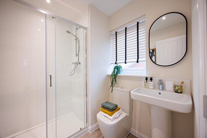 3 Bedroom Semi-Detached House For Sale In Watermill Way, Northampton, NN4