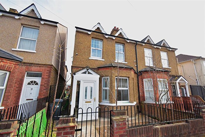 4 Bedroom Property To Rent In Warfield Road, Feltham, TW14
