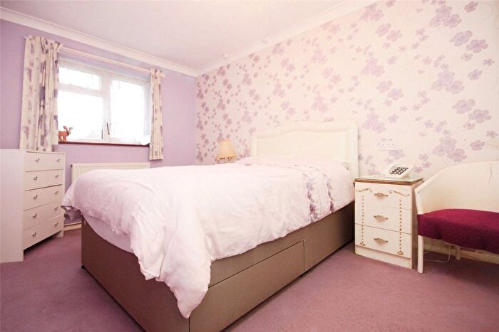 2 Bedroom Bungalow For Sale In Pine Close, Wickford, Essex, SS12