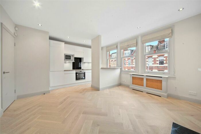 2 Bedroom Flat To Rent In St John's Road, Battersea, SW11