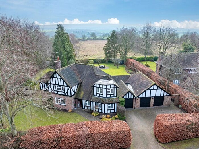 4 Bedroom Detached House For Sale In The Avenue (Private Road), Dunstable, Beds, LU6