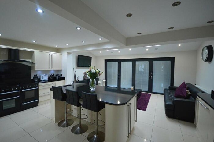 3 Bedroom Semi-Detached House To Rent In Glebelands Road, Sale, M33