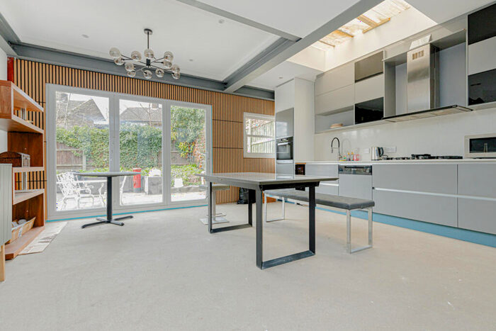 4 Bedroom Semi-Detached House To Rent In Canonbury Park North, Canonbury, N1