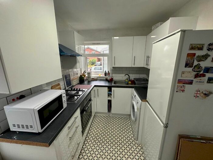 2 Bedroom Semi-Detached Bungalow To Rent In Neville Grove, Warwick, CV34
