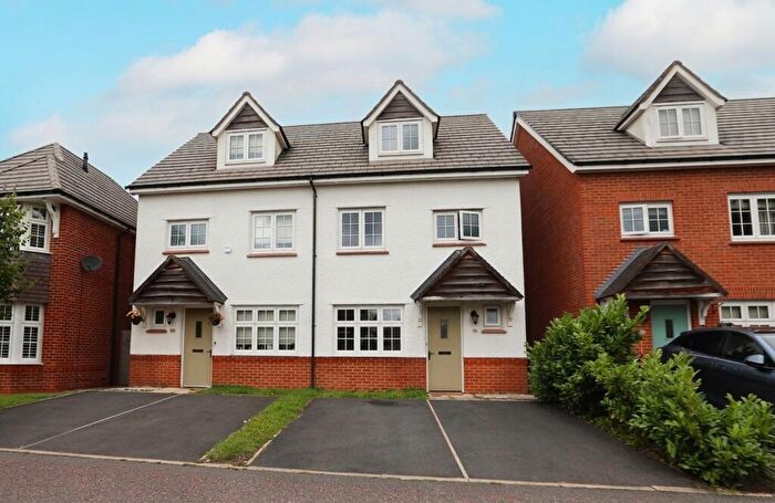 4 Bedroom Property For Sale In Oaks Close, Prestwich, M25