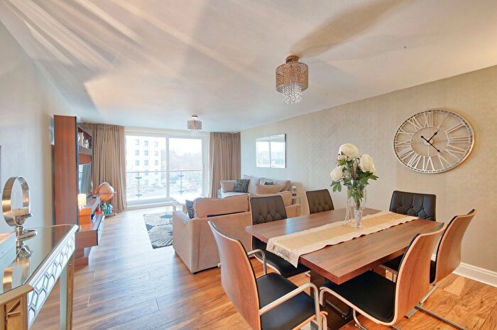 2 Bedroom Flat To Rent In Compass House, Smugglers Way, Wandsworth, SW18