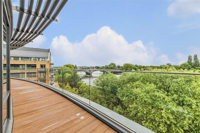 3 Bedroom Flat To Rent In Quayside House, Kew Bridge Road, TW8