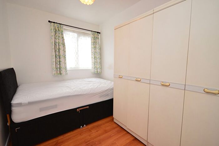 3 Bedroom Flat To Rent In Tarbert Walk, Shadwell, E1