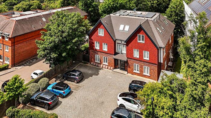 3 Bedroom Flat For Sale In West Hill, South Croydon, CR2