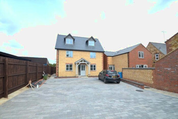 4 Bedroom Detached House To Rent In Queen Street, Geddington, Kettering, Northamptonshire, NN14