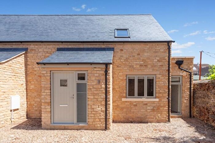 2 Bedroom Semi Detached House To Rent In Olive Court Corn Street, OX28