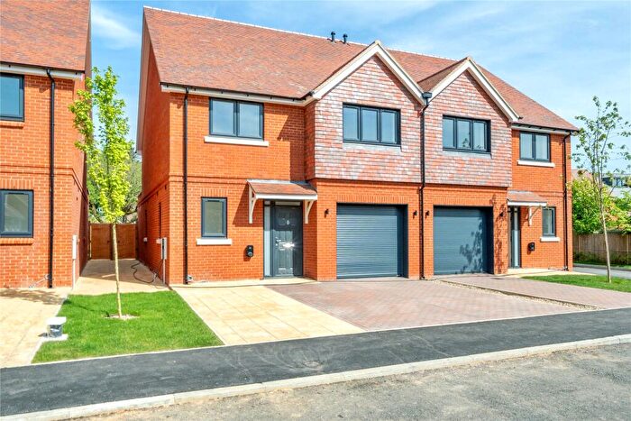 4 Bedroom Semi-Detached House For Sale In London Road, Hindhead, GU26