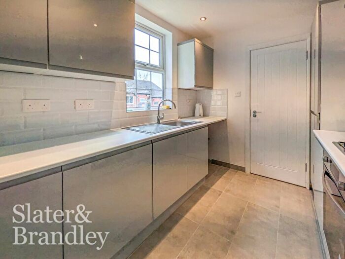 4 Bedroom Detached House To Rent In Belper Road, Nottingham, NG7