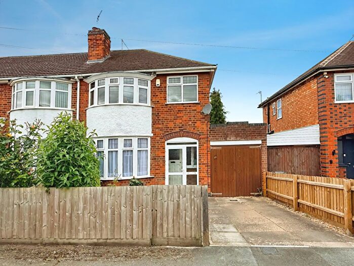 3 Bedroom Town House For Sale In Lymington Road, Scraptoft, Leicester, LE5