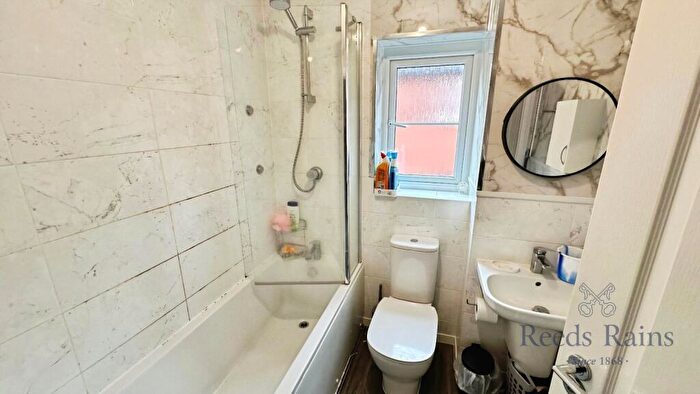 2 Bedroom Semi-Detached House For Sale In St. Peters Way, Stoke-on-Trent, Staffordshire, ST4