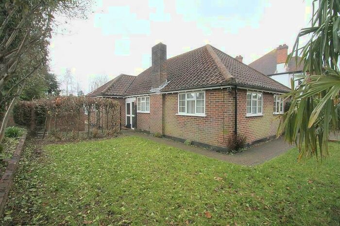3 Bedroom Detached Bungalow To Rent In Bedroom Detached Bungalow In Coulsdon, CR5