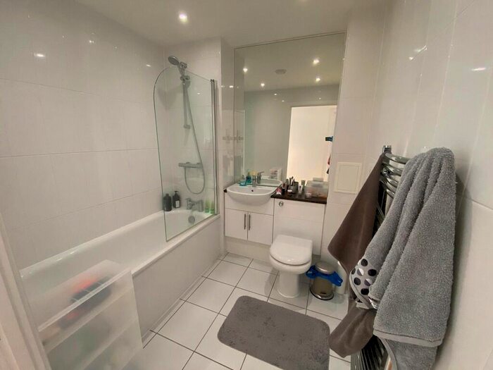 2 Bedroom Apartment For Sale In Zenith Close, London, NW9