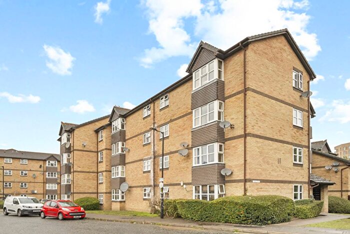 1 Bedroom Flat To Rent In Lowry Court, Stubbs Drive, SE16